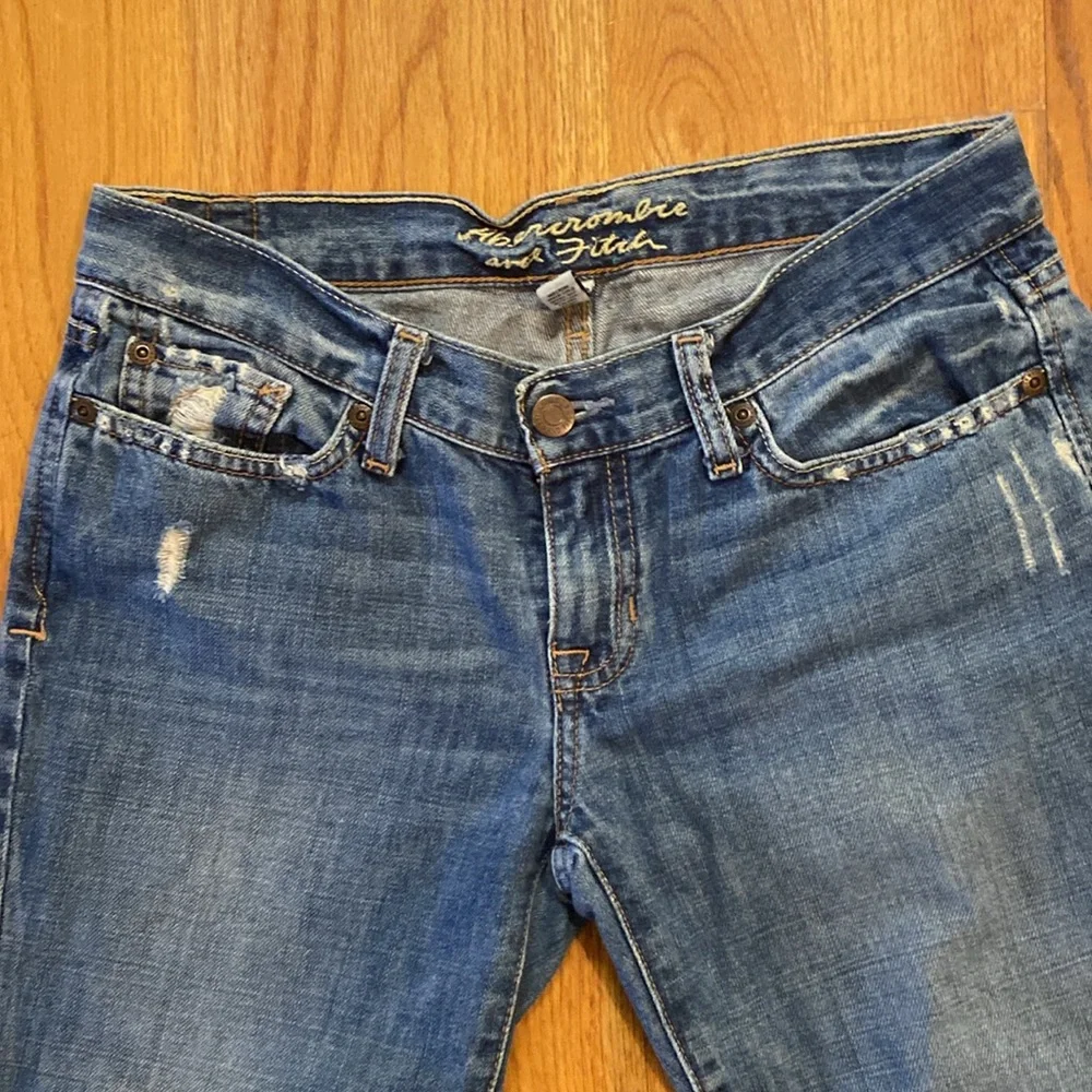 A&F flare leg Distressed Jeans 2L - Picture 4 of 9